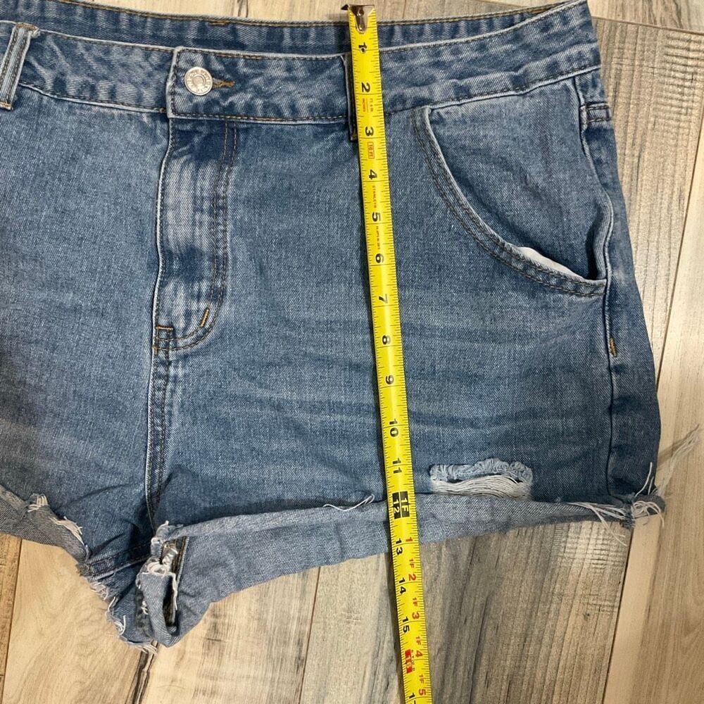 SHEIN women’s curve size 2XL. Denim medium blue wash, raw frayed hem and distres - Picture 8 of 9